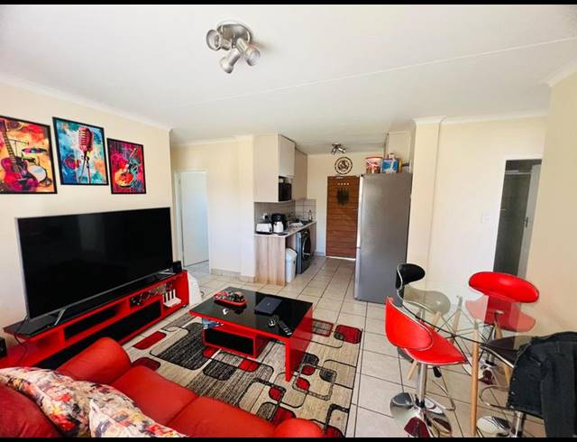 4 BEDROOM APARTMENT FOR SALE IN ESTHER PARK